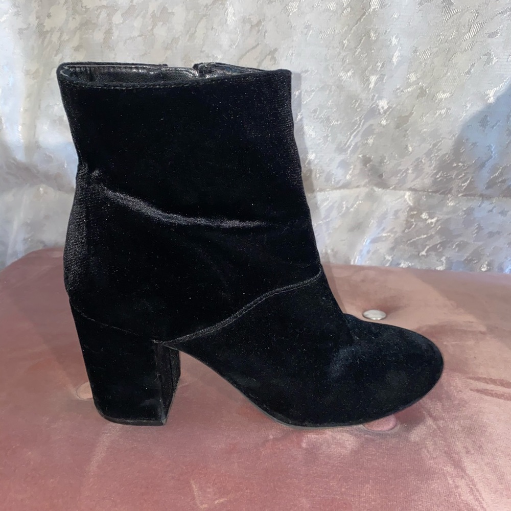 American Eagle Black booties